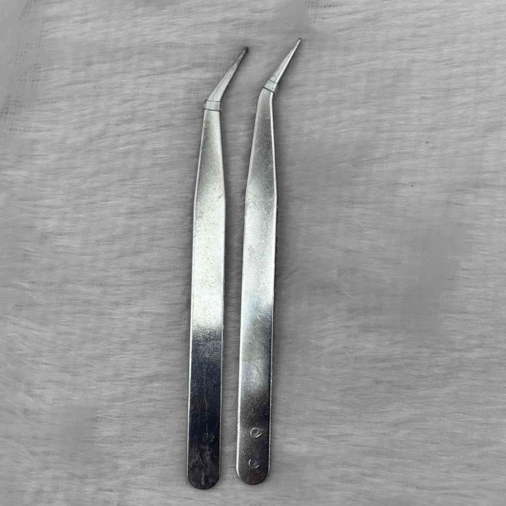 Tweezers