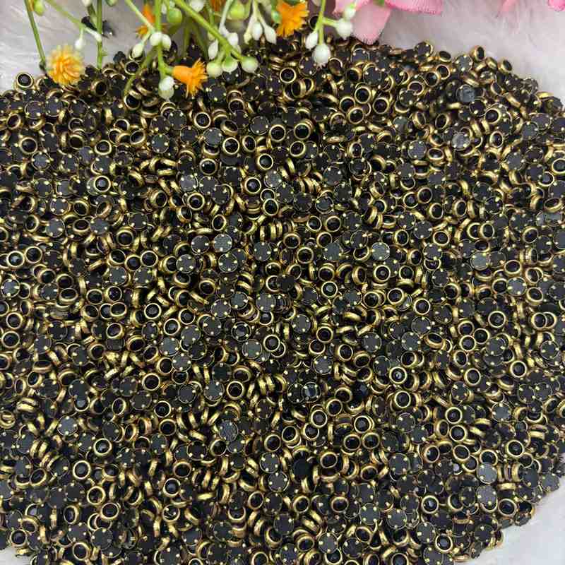 Black 4mm Round Glossy